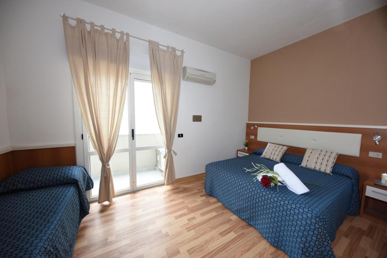Miramare Inn Hotel Marotta Kültér fotó