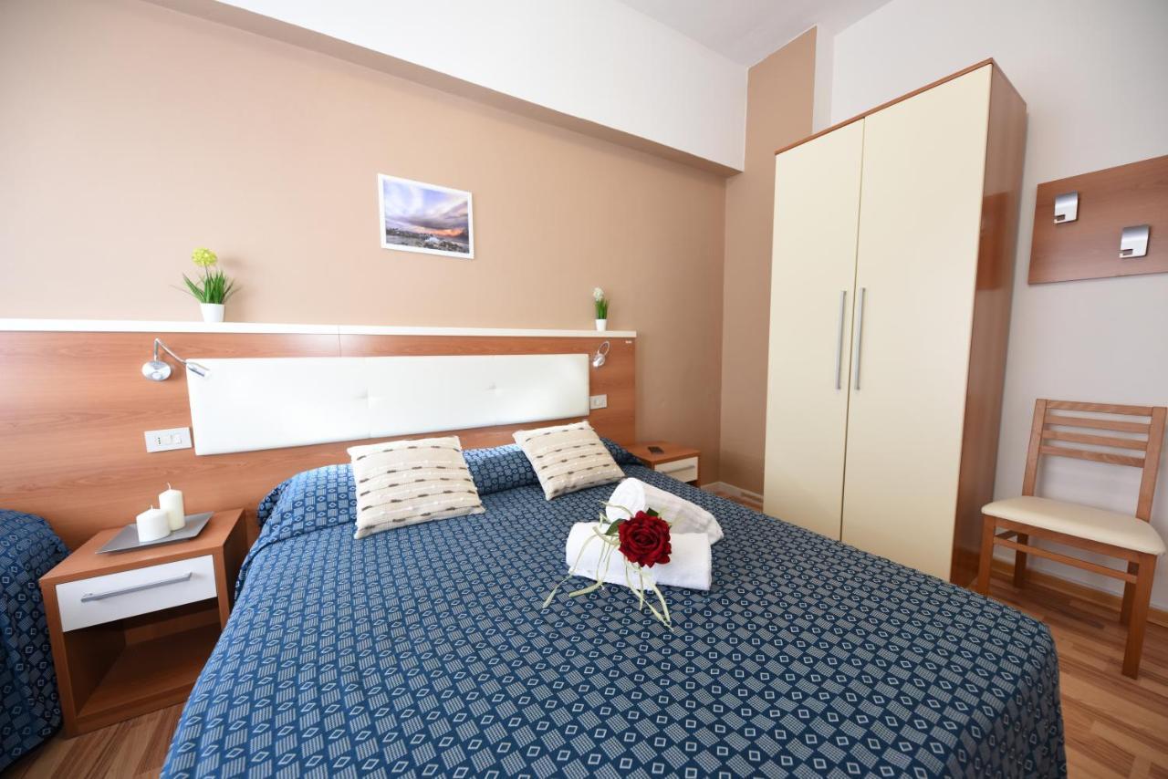 Miramare Inn Hotel Marotta Kültér fotó