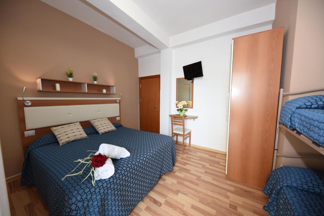 Miramare Inn Hotel Marotta Kültér fotó